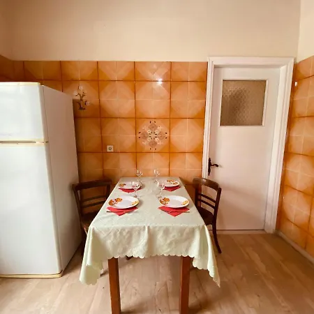 House Лефкими